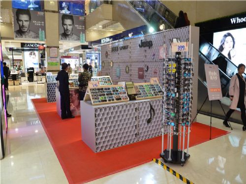  西寧王府井百貨巍雅斯眼鏡JEEP特賣(mài)